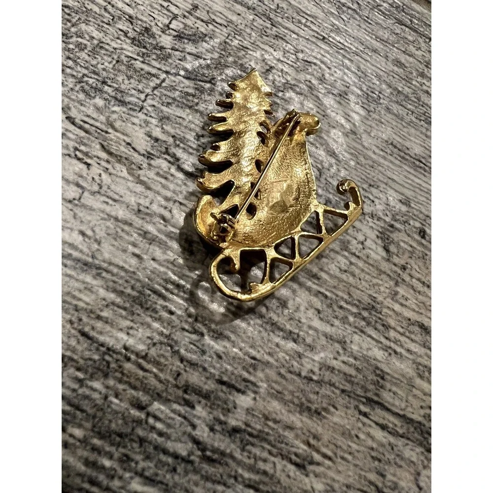 Christmas Tree Sleigh Brooch Pin Rhinestones Enameled Gold‎ Tone Vintage * ReAd